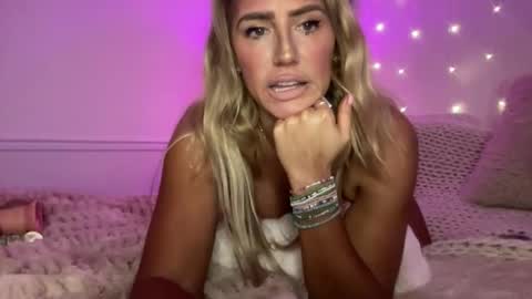 Snapshot of sexygoodvibebabe69 chatting on 11-29-25, 07:22 Ashley Love online show from 11-29-25, 07:22