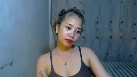 Snapshot of sexyhotbojean chatting on 11-17-25, 01:28 jeanken and jelian online show from 11-17-25, 01:28