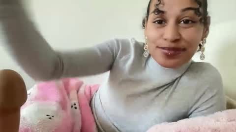 Snapshot of sexyjenny999 chatting on 10-03-25, 03:31 Jenny online show from 10-03-25, 03:31