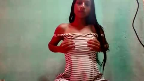 Snapshot of sexyjolie586 chatting on 05-27-26, 07:16 sexyjolie586 online show from 05-27-26, 07:16