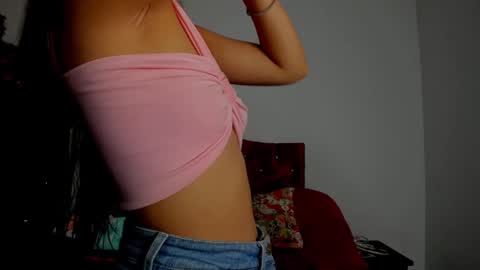 Snapshot of sexylaurita4u chatting on 01-08-25, 12:05 laura online show from 01-08-25, 12:05