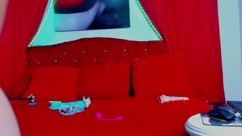 Snapshot of sexylaurita4u chatting on 01-22-25, 02:56 laura online show from 01-22-25, 02:56