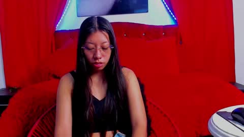 Snapshot of sexylaurita4u chatting on 01-25-25, 12:05 laura online show from 01-25-25, 12:05