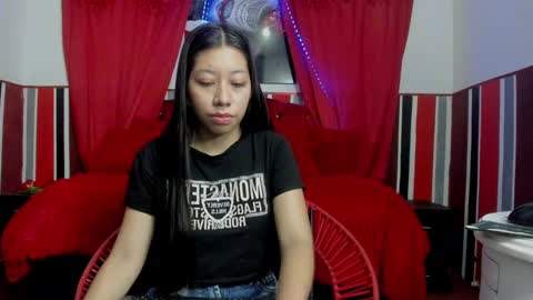 Snapshot of sexylaurita4u chatting on 02-18-25, 11:11 laura online show from 02-18-25, 11:11