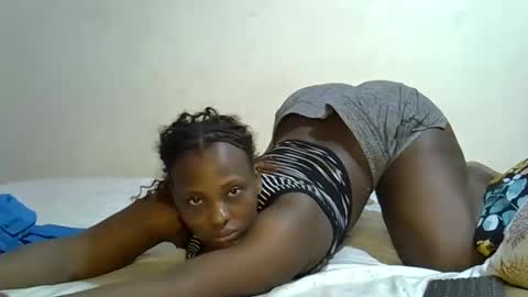 Snapshot of sexylinaa_ chatting on 02-15-25, 11:17 Sexylina online show from 02-15-25, 11:17