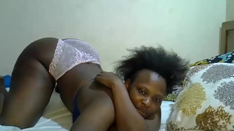 Snapshot of sexylinaa_ chatting on 02-21-25, 07:21 Sexylina online show from 02-21-25, 07:21