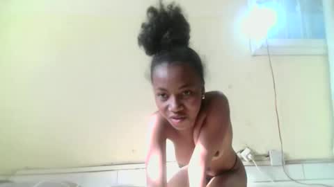 Snapshot of sexylittlebitch261 chatting on 02-19-26, 12:56 Elania online show from 02-19-26, 12:56