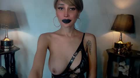 Queen Sofia online show from 05-23-26, 03:01