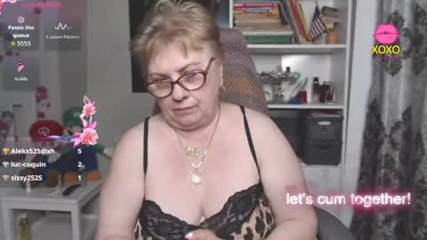 Snapshot of sexylynette4u chatting on 06-03-26, 02:33 sexylynette4u online show from 06-03-26, 02:33