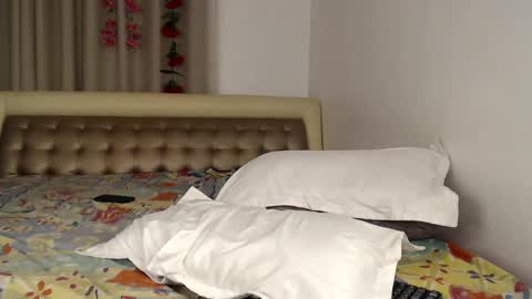 Snapshot of sexymia06 chatting on 02-09-25, 02:06 Melina online show from 02-09-25, 02:06