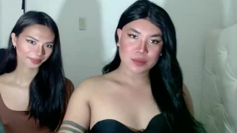 Mika online show from 10-18-25, 07:31