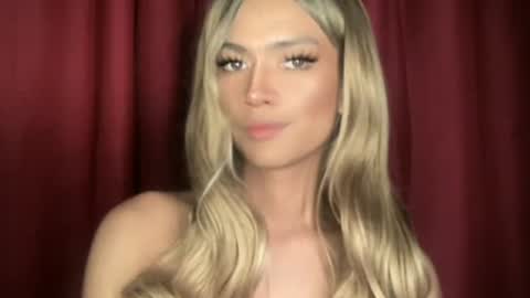 Snapshot of sexynakedweapon chatting on 05-24-26, 11:54 LIEZEL online show from 05-24-26, 11:54