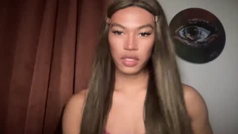 Snapshot of sexynakedweapon chatting on 05-28-26, 10:56 LIEZEL online show from 05-28-26, 10:56