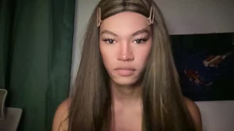 Snapshot of sexynakedweapon chatting on 06-01-26, 12:45 LIEZEL online show from 06-01-26, 12:45