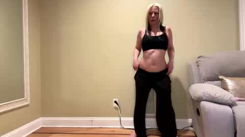 Snapshot of sexypiglet2728 chatting on 12-24-24, 03:27 Sexypiglet2728 online show from 12-24-24, 03:27