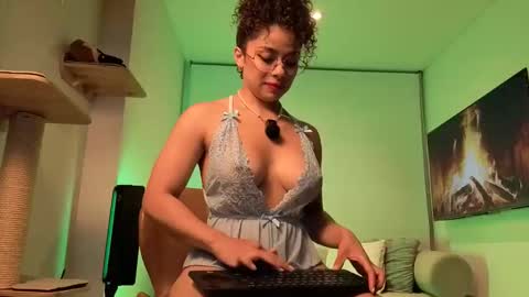 Ivanna and Esteban online show from 04-25-26, 09:45