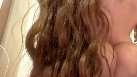 Snapshot of sexysexydream chatting on 01-19-25, 08:09 Anya online show from 01-19-25, 08:09