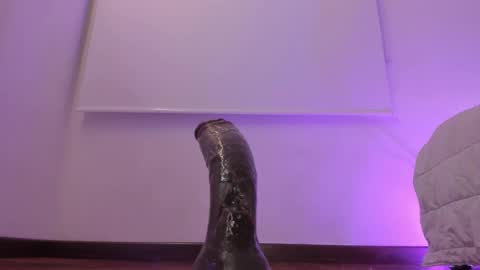 Snapshot of sexyshantal_ chatting on 03-26-26, 07:14 Sshanty online show from 03-26-26, 07:14