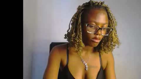 Snapshot of sexyslim_ebony chatting on 02-16-26, 02:46 Darkskinned Rae online show from 02-16-26, 02:46