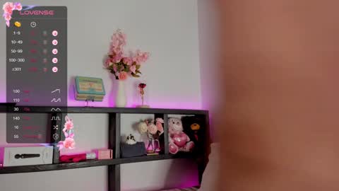 Snapshot of sexytemptation6969 chatting on 01-24-25, 07:18 Estee online show from 01-24-25, 07:18