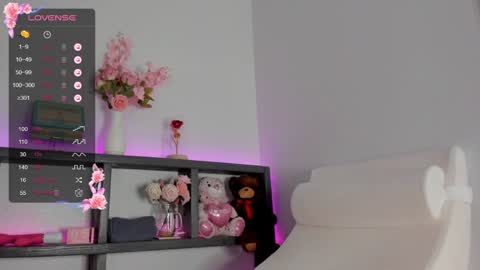 Snapshot of sexytemptation6969 chatting on 02-05-25, 06:37 Estee online show from 02-05-25, 06:37