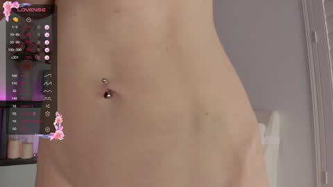 Snapshot of sexytemptation6969 chatting on 09-09-25, 06:29 Estee online show from 09-09-25, 06:29