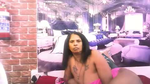 Snapshot of sexyva4u2luv chatting on 12-21-25, 11:45 sexyva4u2luv online show from 12-21-25, 11:45