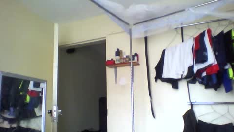 Snapshot of sexyy_tiny chatting on 11-18-25, 12:42 Mel online show from 11-18-25, 12:42