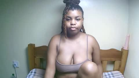 Snapshot of sexyyred_ chatting on 04-28-26, 04:06 sexyyred_ online show from 04-28-26, 04:06