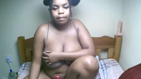 Snapshot of sexyyred_ chatting on 05-05-26, 04:26 sexyyred_ online show from 05-05-26, 04:26