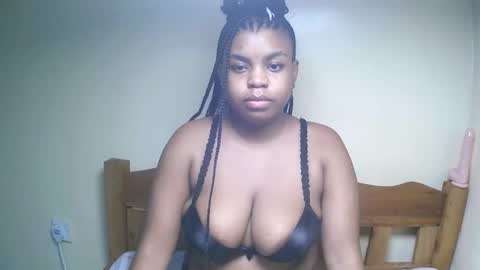 Snapshot of sexyyred_ chatting on 05-20-26, 06:36 sexyyred_ online show from 05-20-26, 06:36