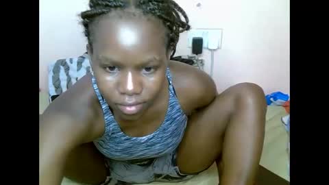 Snapshot of shaa_loon chatting on 10-18-25, 08:15 shaa_loon online show from 10-18-25, 08:15