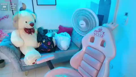 Snapshot of shady_bug chatting on 06-17-26, 06:53 Shady online show from 06-17-26, 06:53