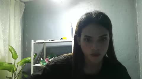 Snapshot of shaharra chatting on 11-19-25, 11:43 shaharra online show from 11-19-25, 11:43