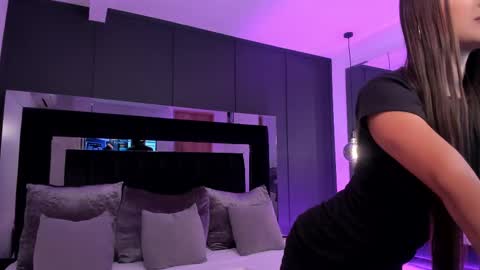 Shaina Vasquez online show from 10-07-25, 07:11