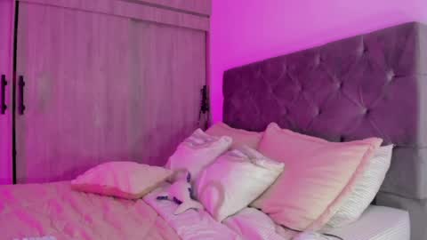 Snapshot of shaina_vasquez chatting on 05-09-26, 12:49 Shaina Vasquez online show from 05-09-26, 12:49