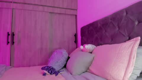 Snapshot of shaina_vasquez chatting on 06-01-26, 05:42 Shaina Vasquez online show from 06-01-26, 05:42