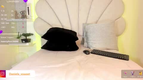 Snapshot of shairytovar chatting on 09-12-25, 06:35 shairytovar online show from 09-12-25, 06:35