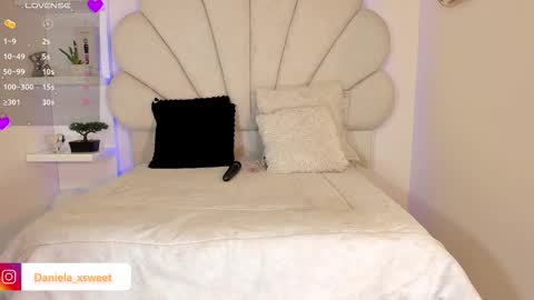 Snapshot of shairytovar chatting on 10-10-25, 06:56 shairytovar online show from 10-10-25, 06:56