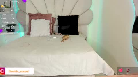 Snapshot of shairytovar chatting on 10-12-25, 06:34 shairytovar online show from 10-12-25, 06:34