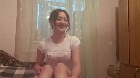 Snapshot of shalandaneubauer chatting on 06-26-26, 03:27 Lily online show from 06-26-26, 03:27