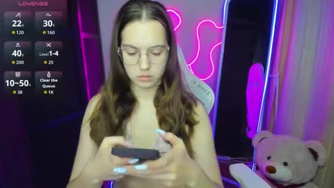 Snapshot of shalinamontana chatting on 09-16-25, 03:13 Vivian online show from 09-16-25, 03:13