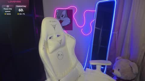 Snapshot of shalinamontana chatting on 09-23-25, 03:26 Vivian online show from 09-23-25, 03:26