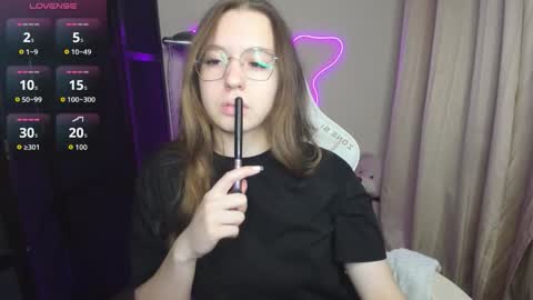 Snapshot of shalinamontana chatting on 09-30-25, 03:17 Vivian online show from 09-30-25, 03:17