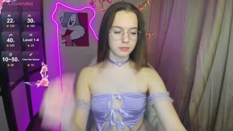 Snapshot of shalinamontana chatting on 11-13-25, 04:39 Vivian online show from 11-13-25, 04:39