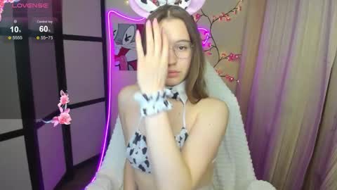 Snapshot of shalinamontana chatting on 11-22-25, 08:19 Vivian online show from 11-22-25, 08:19