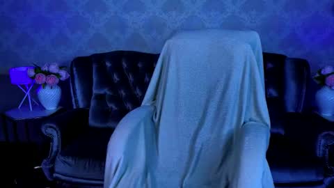 Lessi online show from 10-24-25, 05:48