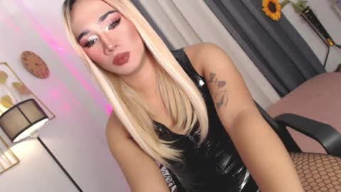 Snapshot of shane_hugexx chatting on 07-17-26, 01:56 MISS SHANE online show from 07-17-26, 01:56