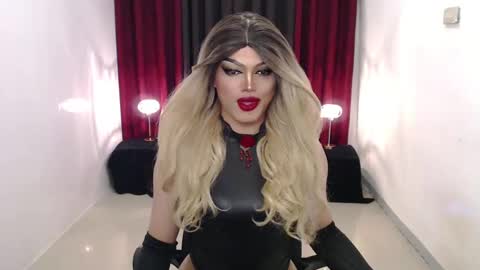 Snapshot of shanex01 chatting on 12-07-24, 02:02 Shane X online show from 12-07-24, 02:02