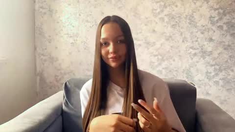 Evi online show from 04-17-26, 11:57